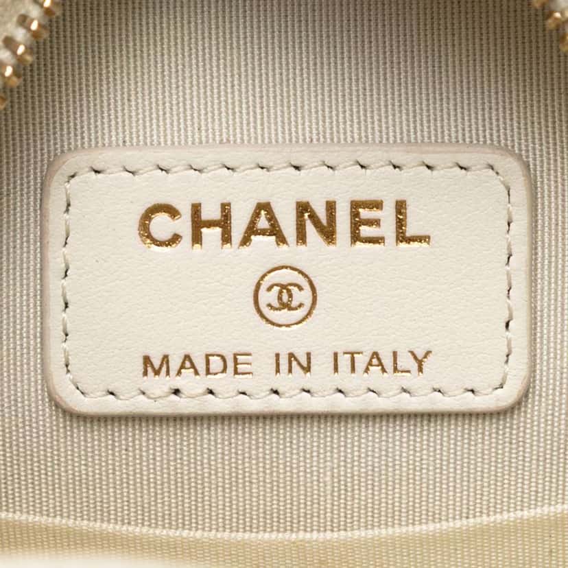 Chanel Quilted Goatskin 19 Round Clutch With Chain White Leather Good condition - Box View