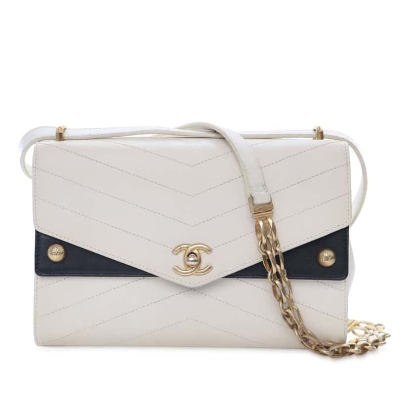 Chanel Medium Chevron Calfskin Casual Trip Flap White Leather Good condition - Front View