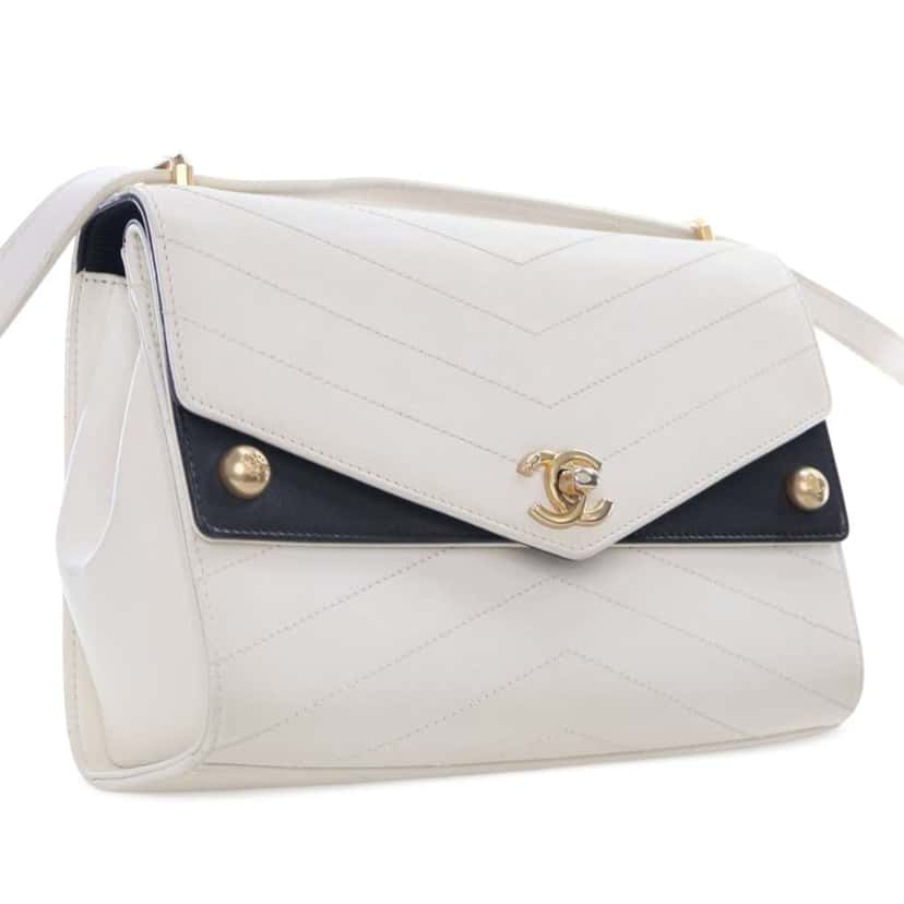 Chanel Medium Chevron Calfskin Casual Trip Flap White Leather Good condition - Back View