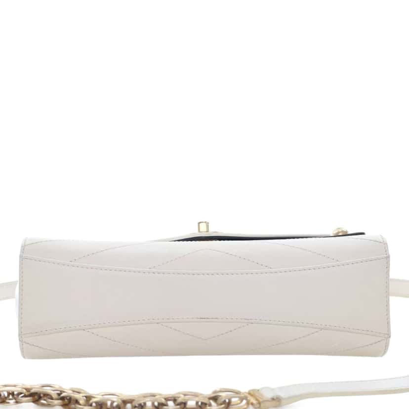 Chanel Medium Chevron Calfskin Casual Trip Flap White Leather Good condition - Model View