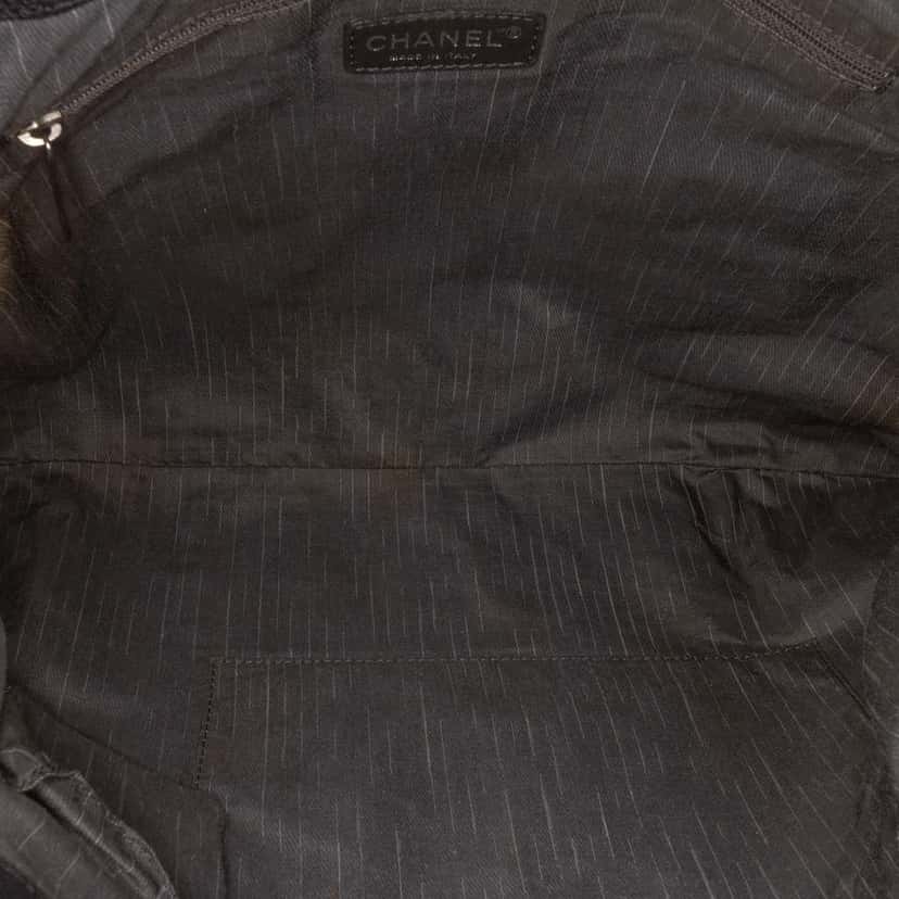 Chanel Washed Calfskin CC Cup Drawstring Tote Black Leather Good condition - Model View