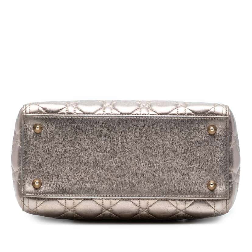 Dior Medium Metallic Lambskin Cannage Lady Dior Gold Leather Very good condition - Inside View