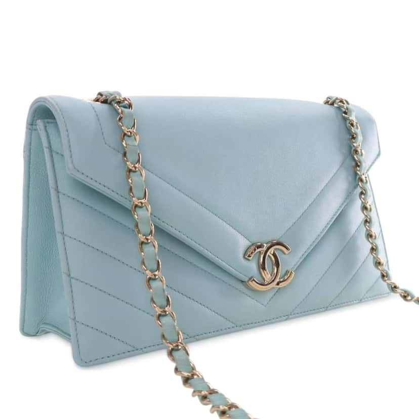 Chanel Medium CC Chevron Calfskin Envelope Flap Blue Leather Good condition - Back View