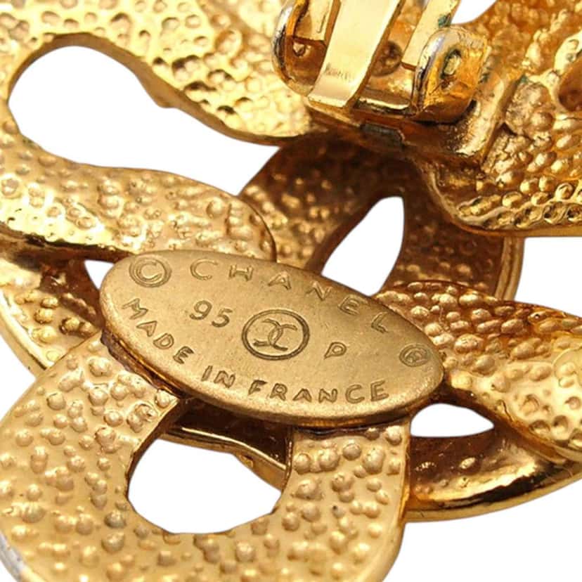 Chanel Gold Plated CC Clover Clip On Earrings Gold Metal Good condition - Box View