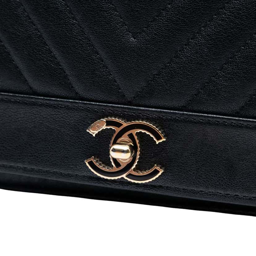 Chanel Chevron Sheepskin Mademoiselle Vintage Wallet on Chain Black Leather Good condition - Box View