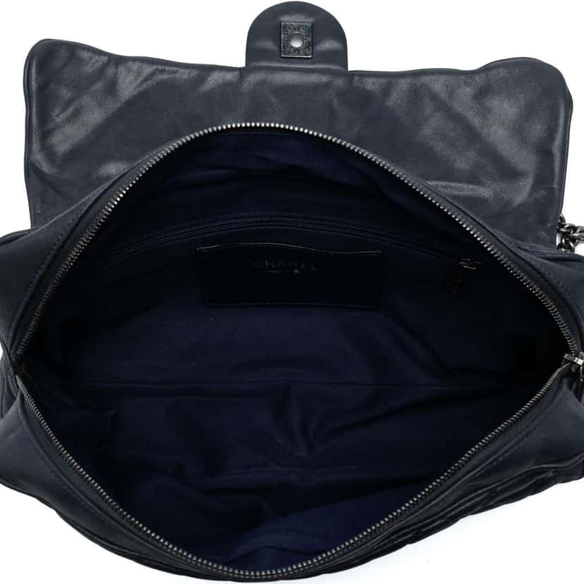 Chanel Large Quilted Iridescent Calfskin Shiva Flap Black Leather Good condition - Model View