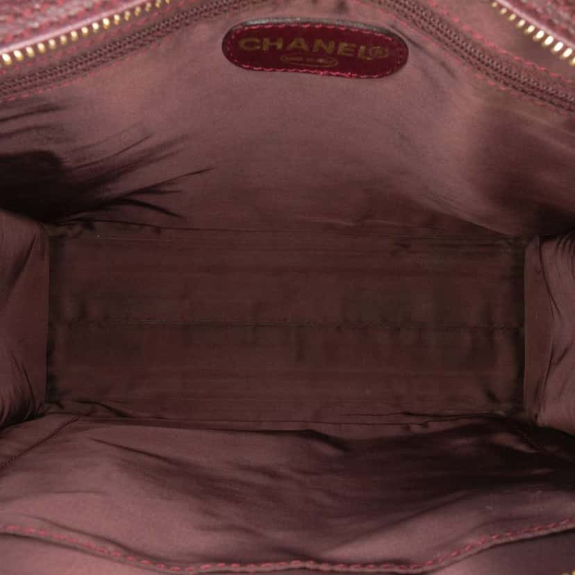 Chanel CC Caviar Chain Turn Lock Tote Red Leather Good condition - Model View