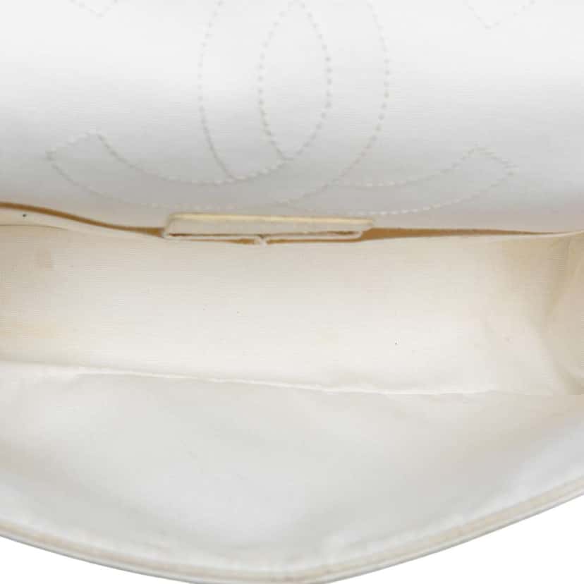 Chanel Reissue 2.55 Quilted Sequined Mesh Double Flap 225 White Polyester Good condition - Model View