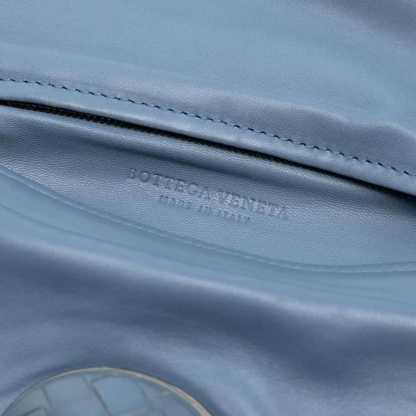 Bottega Veneta Nappa Intrecciato Turn Lock Clutch Blue Leather Good condition - Box View