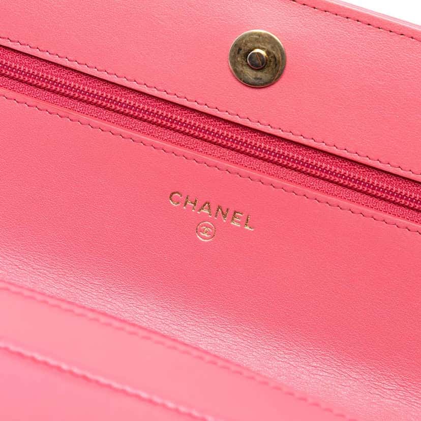 Chanel Quilted Lambskin 19 Wallet on Chain Pink Leather Good condition - Box View