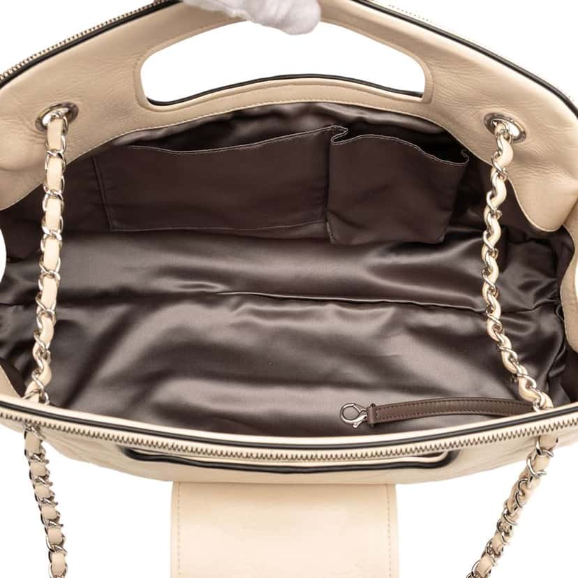 Chanel Quilted Lambskin East West Mademoiselle Accordion Flap Brown Leather Good condition - Model View