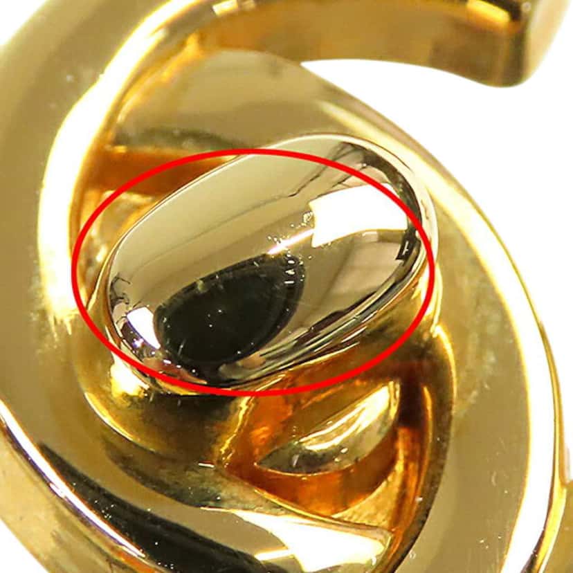 Chanel Gold Plated CC Turn Lock Clip on Earrings Gold Metal Good condition - Model View