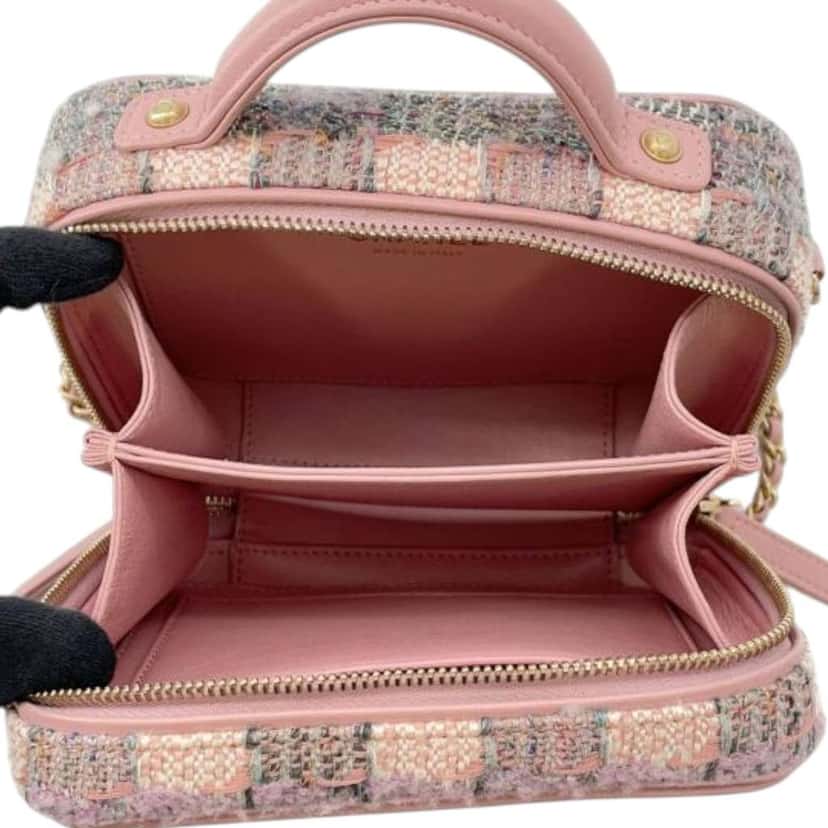 Chanel Small Tweed CC Filigree Vanity Case Pink Tweed Good condition - Model View