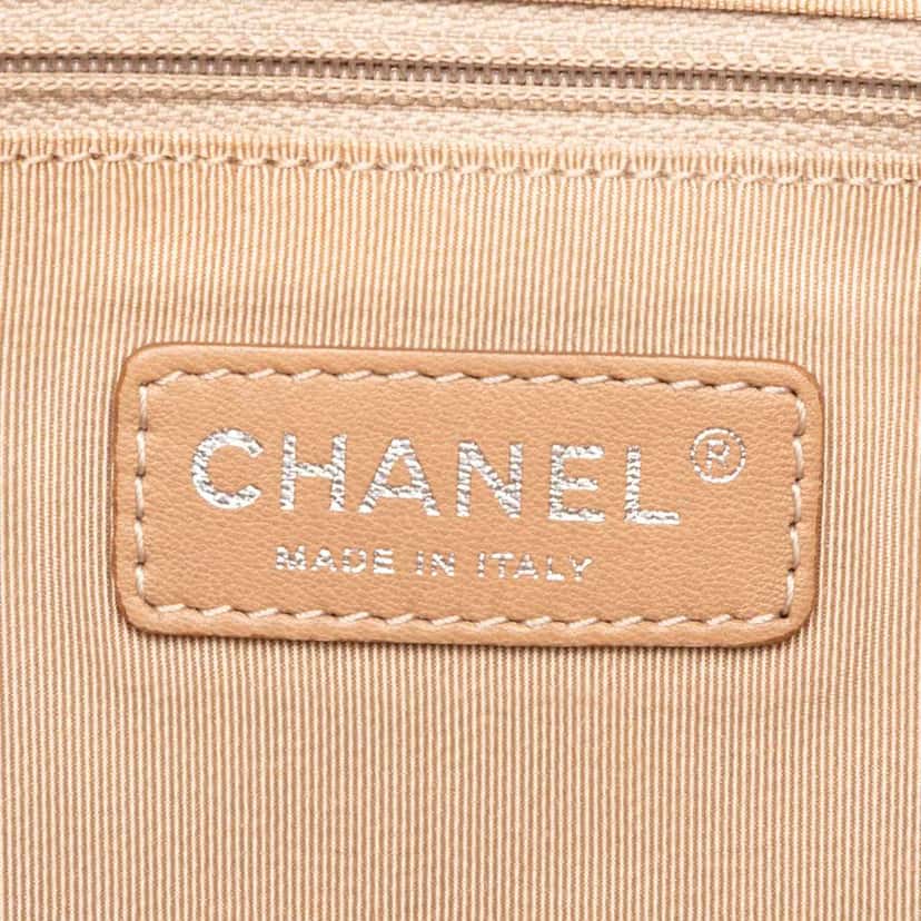 Chanel CC Quilted Caviar Expandable Tote Black Leather Good condition - Box View