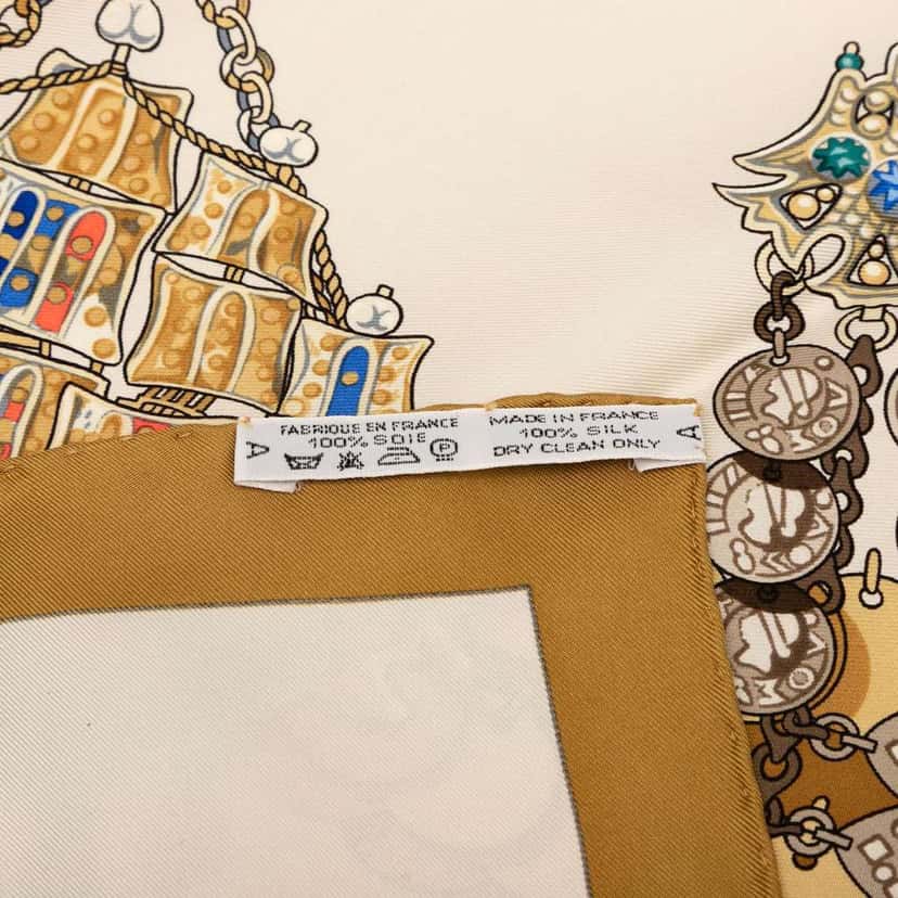 Hermès Kosmima Silk Scarf White Silk Very good condition - Back View