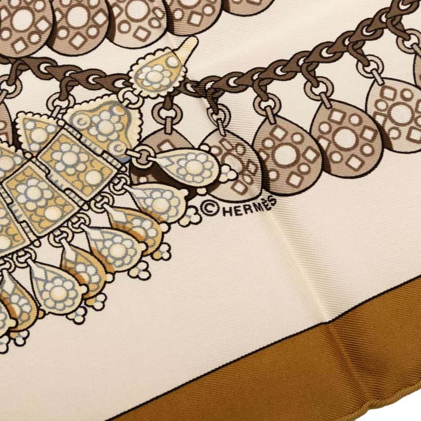 Hermès Kosmima Silk Scarf White Silk Very good condition - Inside View