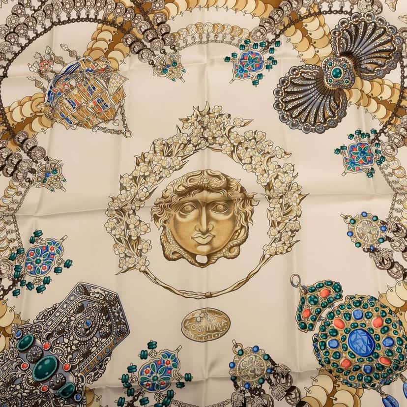 Hermès Kosmima Silk Scarf White Silk Very good condition - Model View