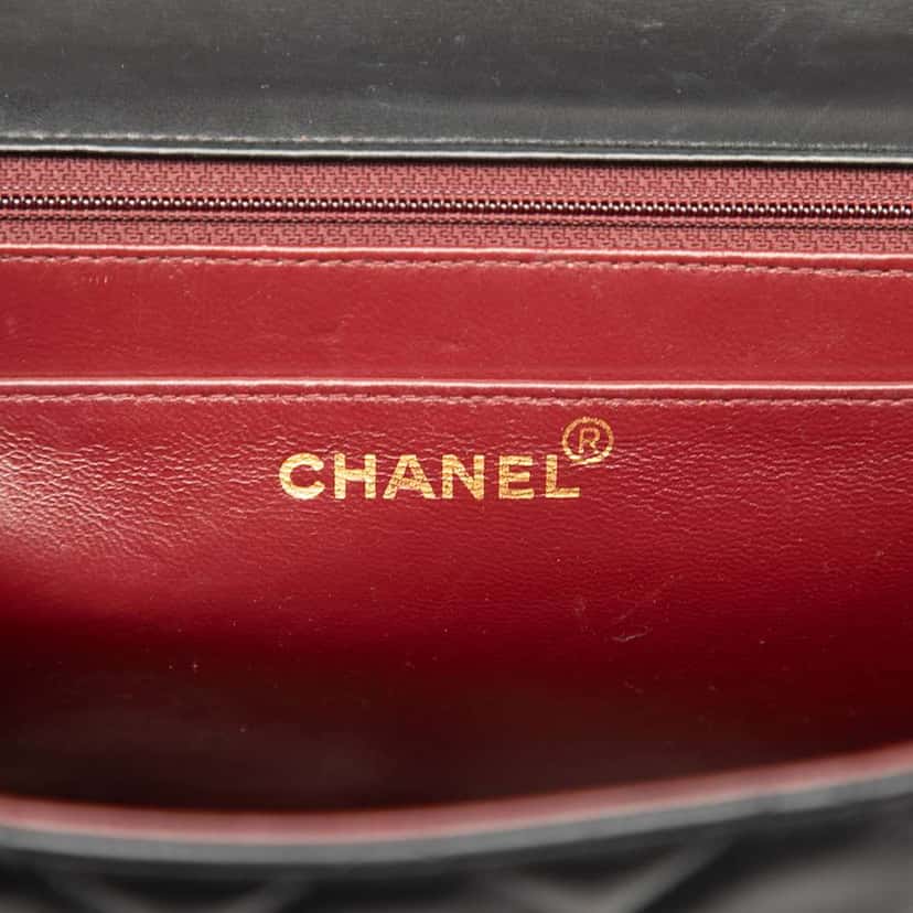 Chanel Maxi XL Classic Lambskin Single Flap Black Leather Good condition - Box View