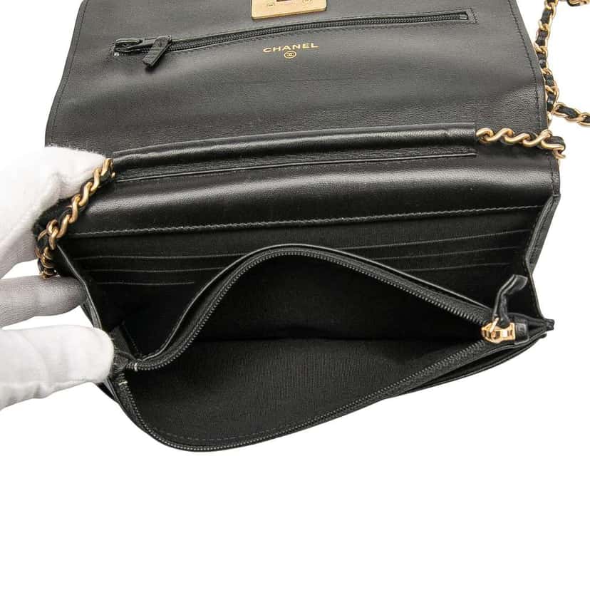Chanel Lambskin Pyramid Wallet On Chain Black Leather Good condition - Model View