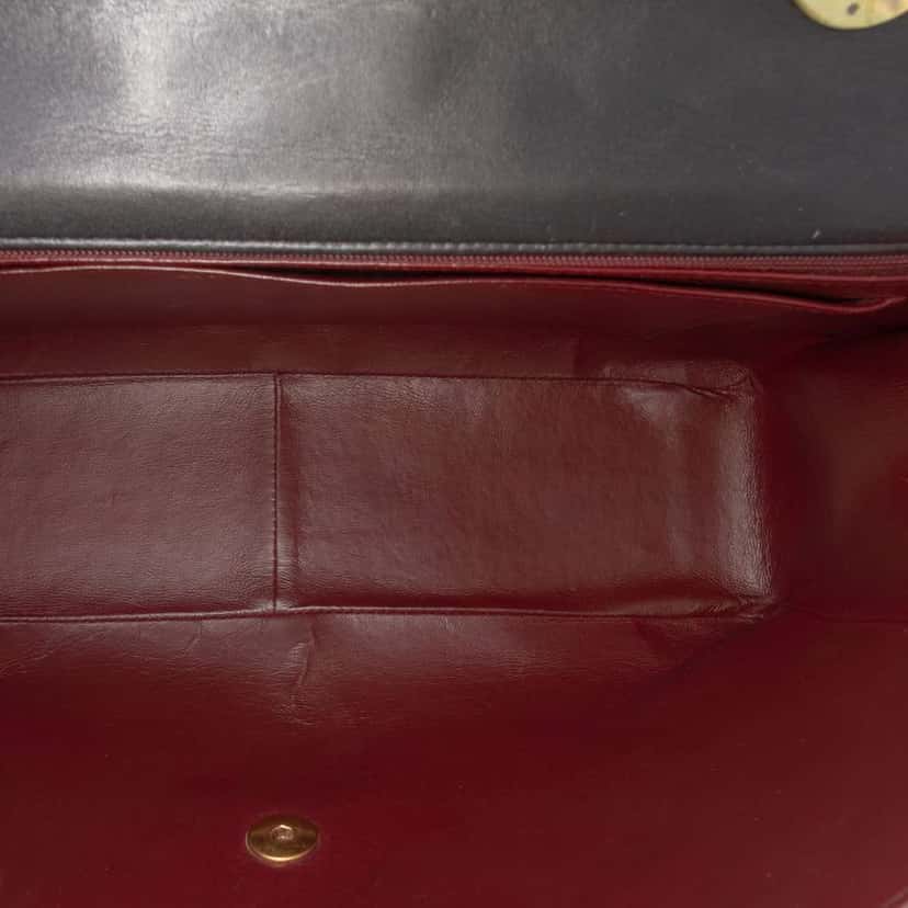 Chanel Maxi XL Classic Lambskin Single Flap Black Leather Good condition - Model View