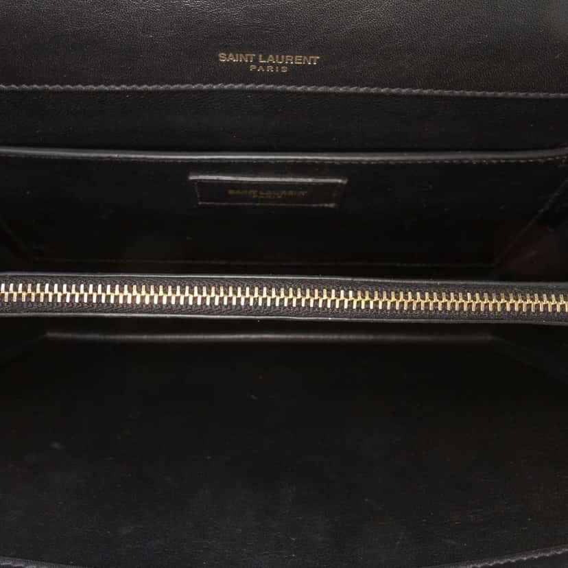 Saint Laurent Quilted Calfskin Victoire Chain Crossbody Black Leather Very good condition - Model View