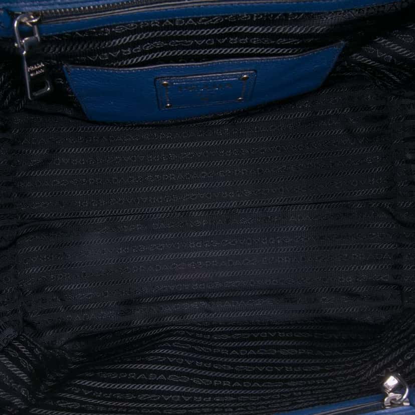 Prada Vitello Phenix Shopping Tote Blue Leather Good condition - Model View