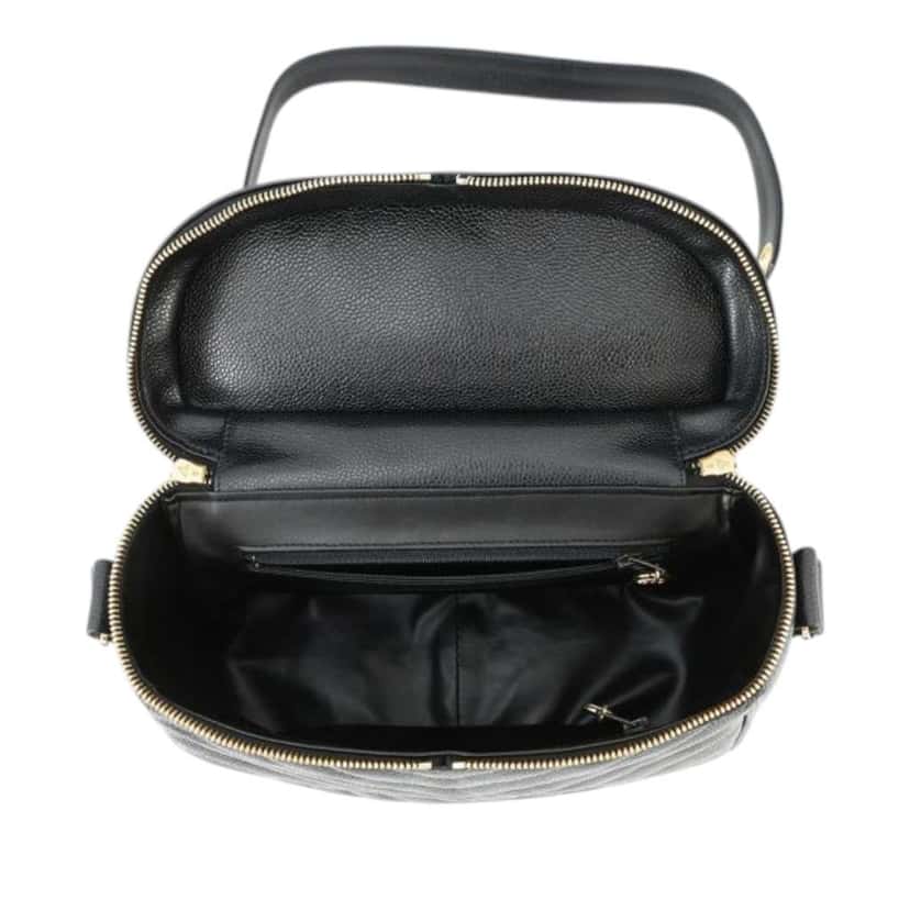 Chanel CC Chevron Caviar Vanity Case with Chain Black Leather Good condition - Model View