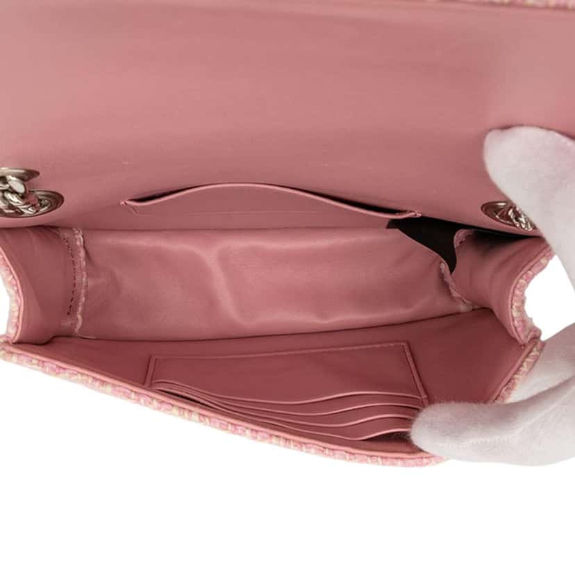 Miu Miu Matelasse Tweed Faux Pearl Chain Shoulder Bag Pink Tweed Good condition - Model View