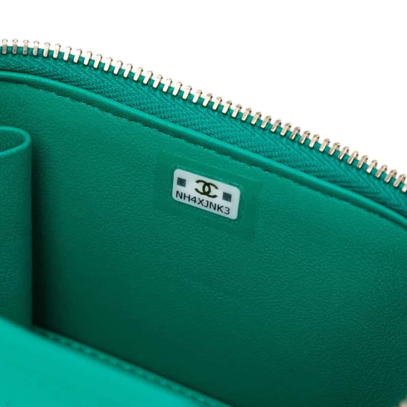 Chanel Mini Quilted Caviar CC Sweetheart Vanity Case with Chain Green Leather Good condition - Box View