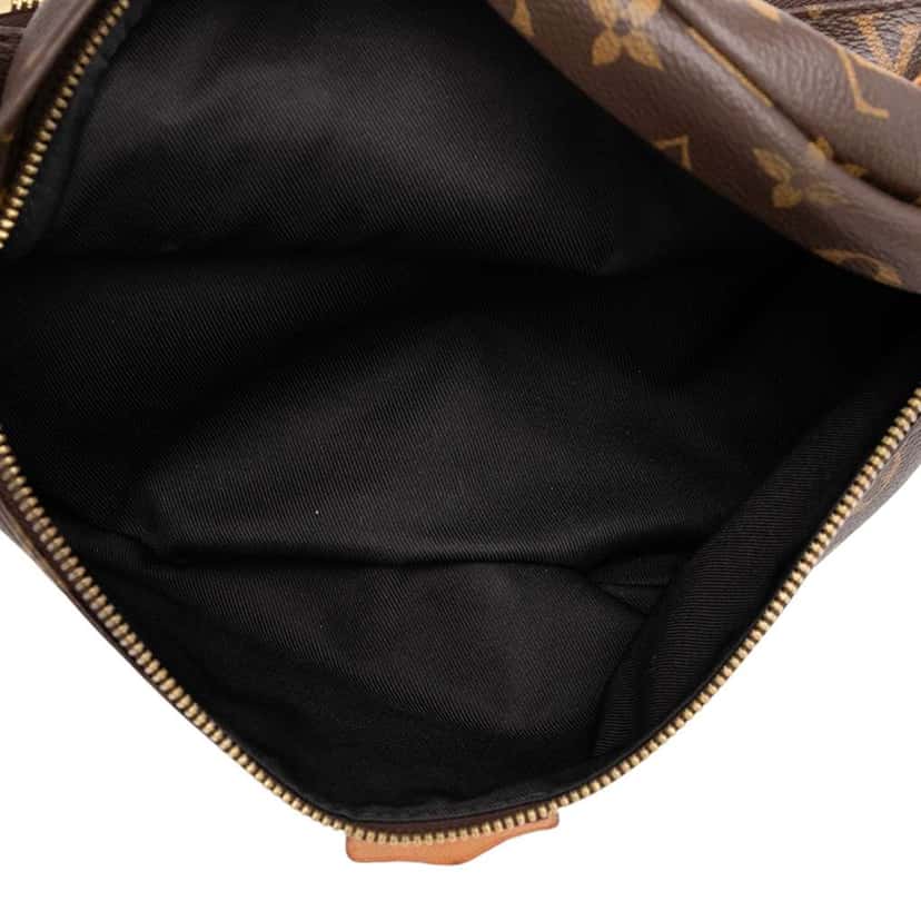 Louis Vuitton Monogram Bumbag Brown Good condition - Model View