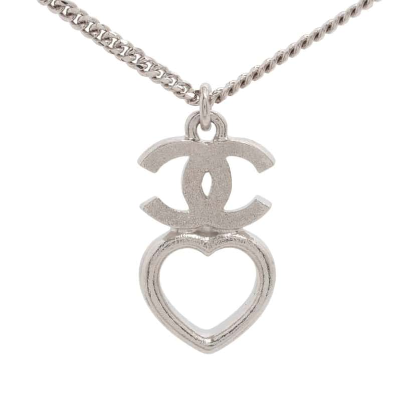 Chanel CC Silver Plated Faux Pearl and Rhinestones Heart Pendant Necklace Silver Metal Good condition - Back View