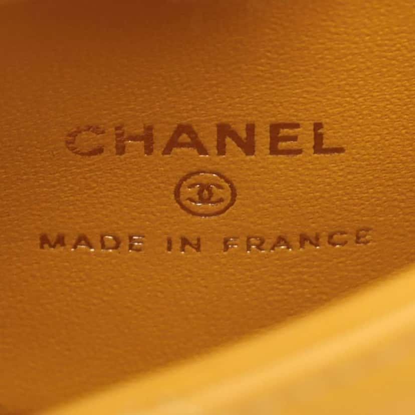 Chanel Mini CC Quilted Lambskin Top Handle Clutch with Chain Yellow Leather Good condition - Model View