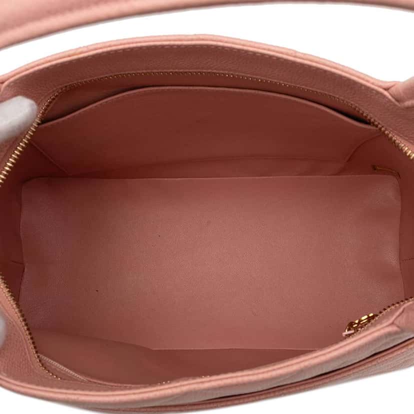 Chanel Caviar Medallion Tote Pink Leather Good condition - Model View