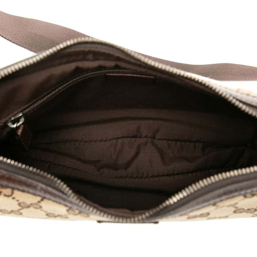 Gucci GG Canvas Crossbody Brown Canvas Good condition - Model View