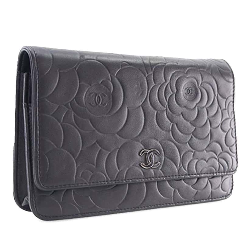 Chanel CC Embossed Lambskin Camellia Wallet On Chain Black Leather Good condition - Model View