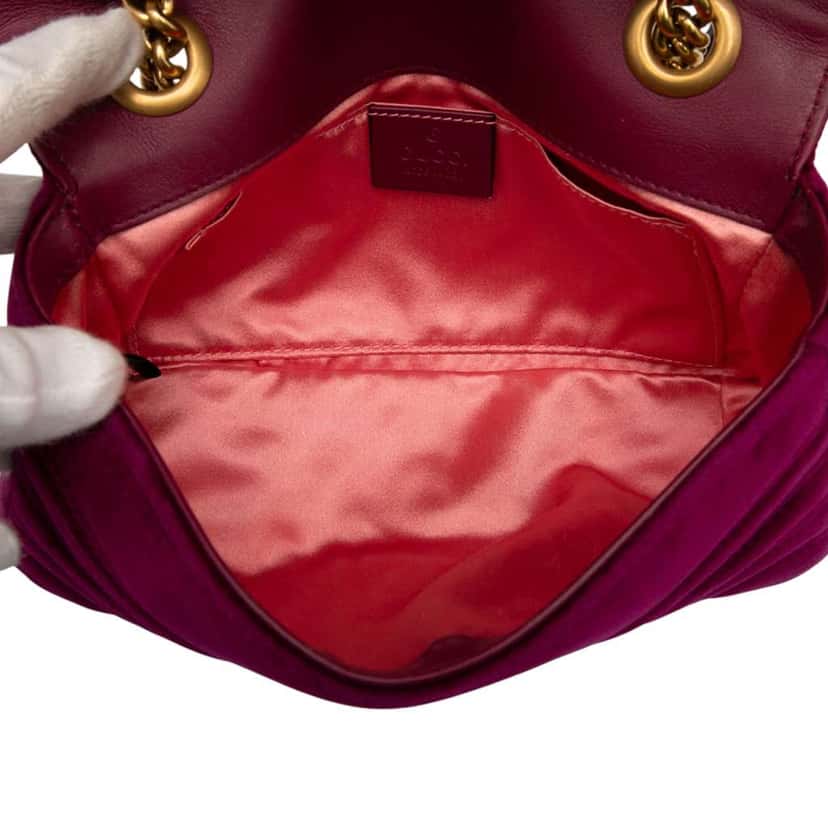 Gucci Small GG Marmont Matelasse Velvet Shoulder Bag Purple Velvet Good condition - Model View