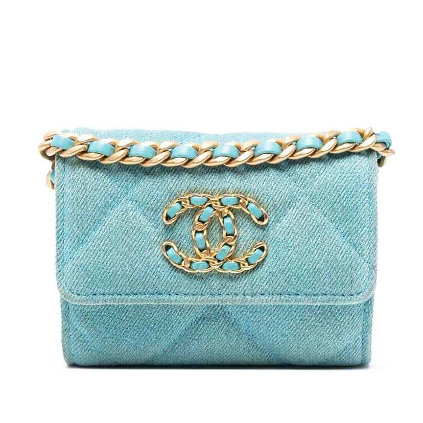 Chanel Quilted Denim 19 Card Holder with Chain Blue Denim Good condition - Front View
