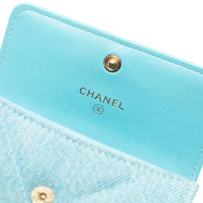 Chanel Quilted Denim 19 Card Holder with Chain Blue Denim Good condition - Box View