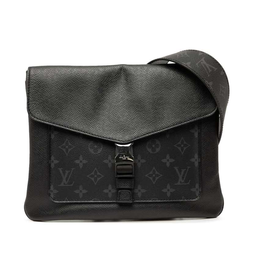 Louis Vuitton Taigarama Outdoor Flap Messenger Black Leather Very good condition - Front View