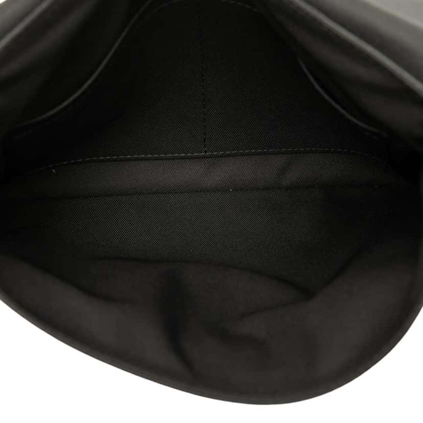 Louis Vuitton Taigarama Outdoor Flap Messenger Black Leather Very good condition - Model View
