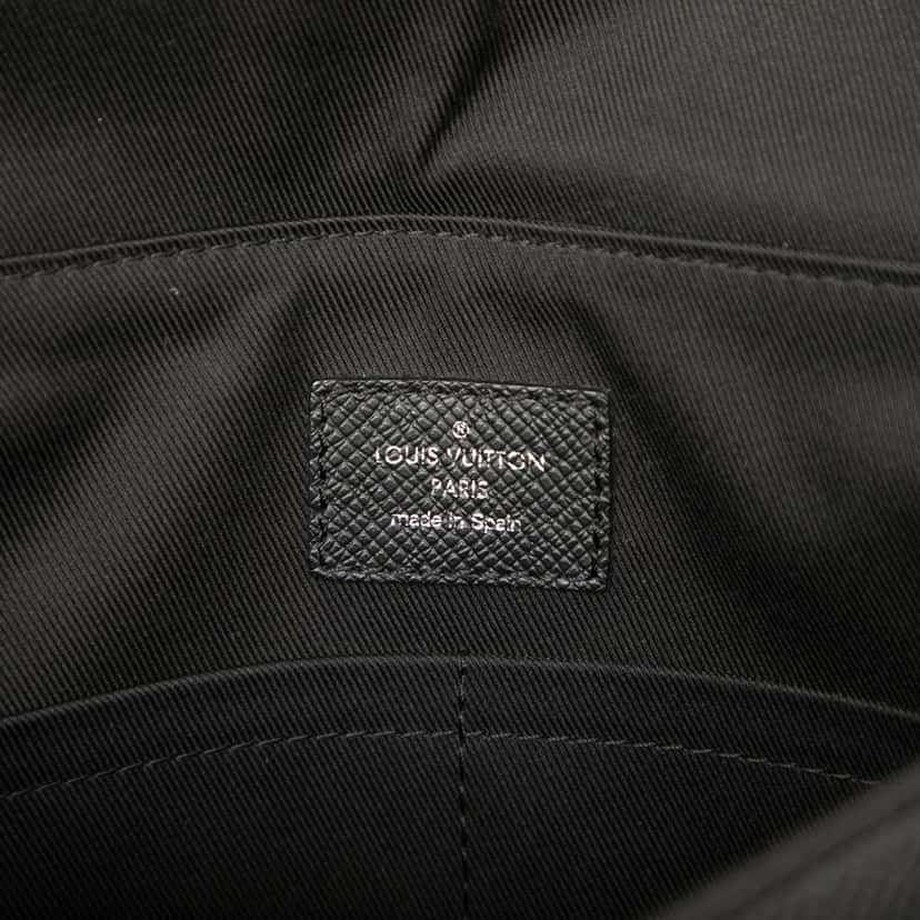 Louis Vuitton Taigarama Outdoor Flap Messenger Black Leather Very good condition - Box View