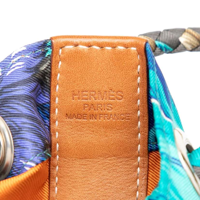 Hermès Silk Brazil Sac Soie Cool 22 Grey Silk Good condition - Box View