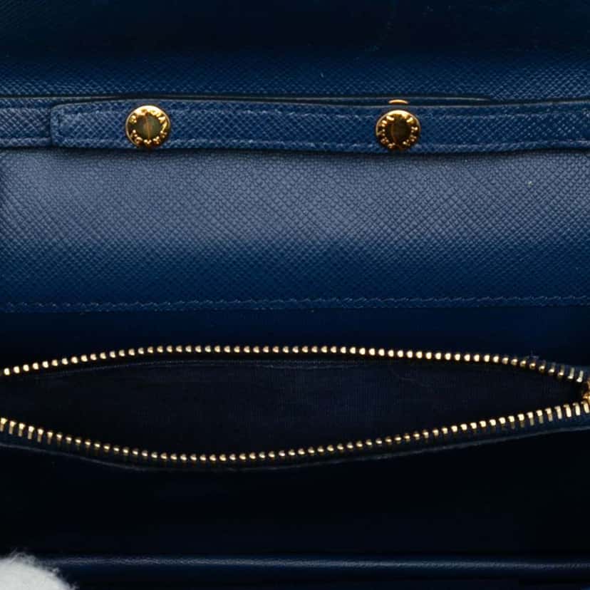 Prada Saffiano Lux Flip Lock Wallet on Chain Blue Leather Good condition - Model View
