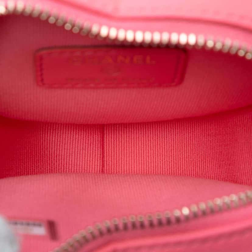 Chanel Mini Lambskin CC in Love Heart Crossbody Pink Leather Good condition - Model View
