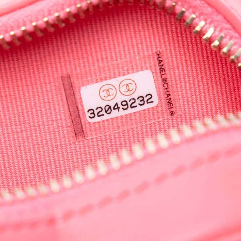 Chanel Mini Lambskin CC in Love Heart Crossbody Pink Leather Good condition - Box View