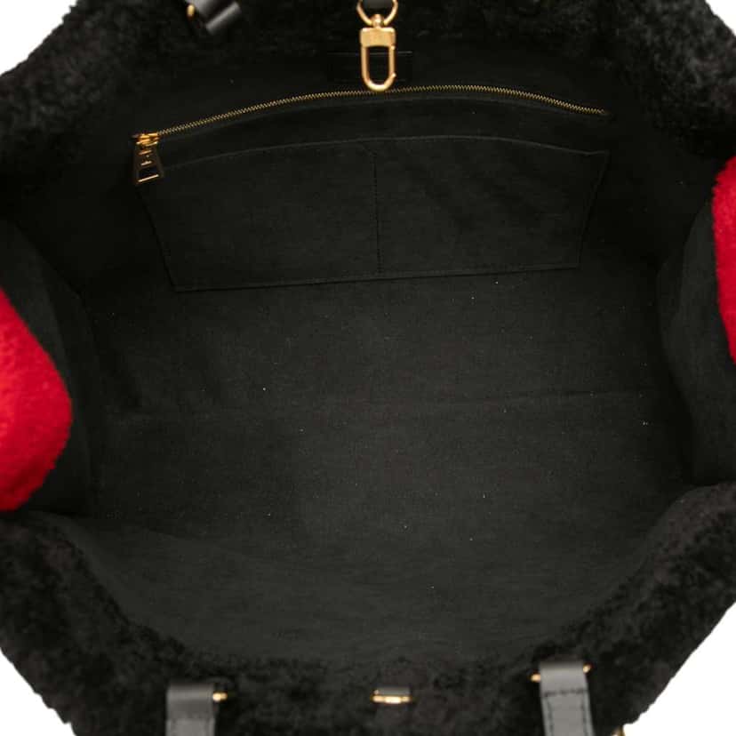 Louis Vuitton Monogram Giant Shearling Teddy Onthego GM Black Wool Very good condition - Model View
