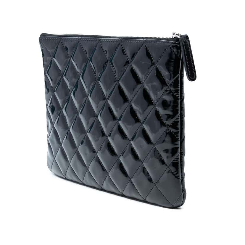 Chanel Medium Quilted Patent O Case Clutch Black Leather Good condition - Back View