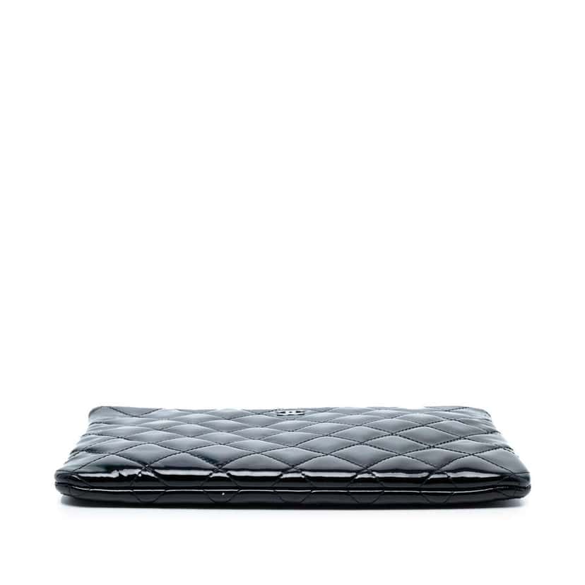 Chanel Medium Quilted Patent O Case Clutch Black Leather Good condition - Inside View