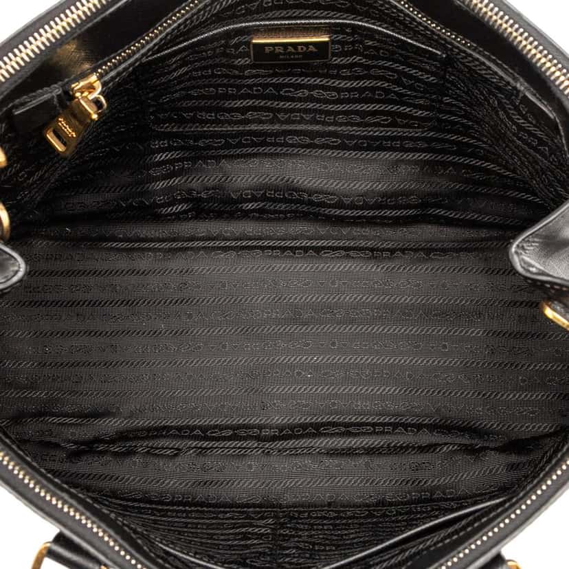Prada Medium Saffiano Lux Galleria Double Zip Satchel Black Leather Good condition - Model View