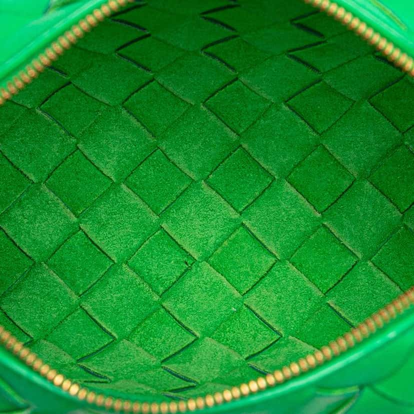 Bottega Veneta Mini Lambskin Intrecciato Loop Camera Bag Green Leather Good condition - Model View